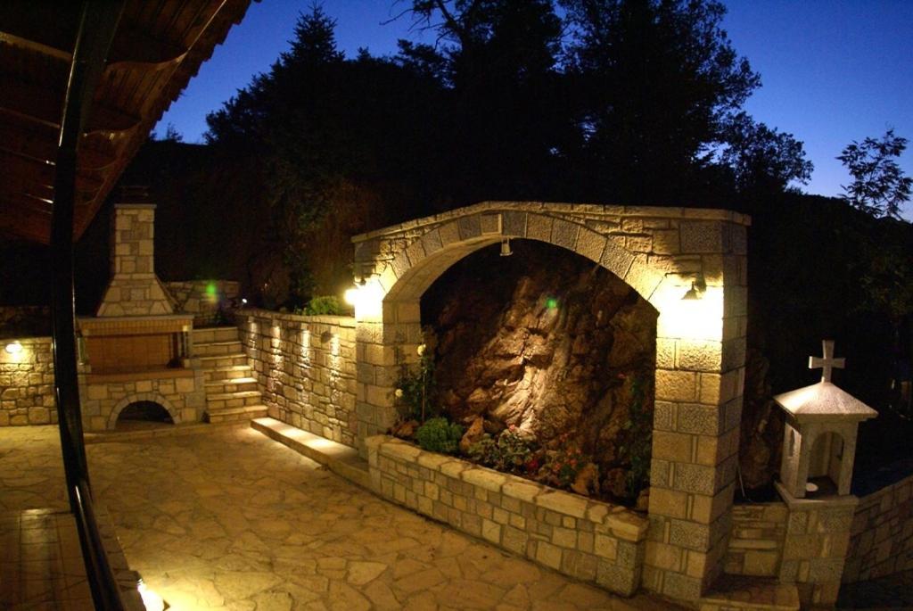 - 4* Kaloneri